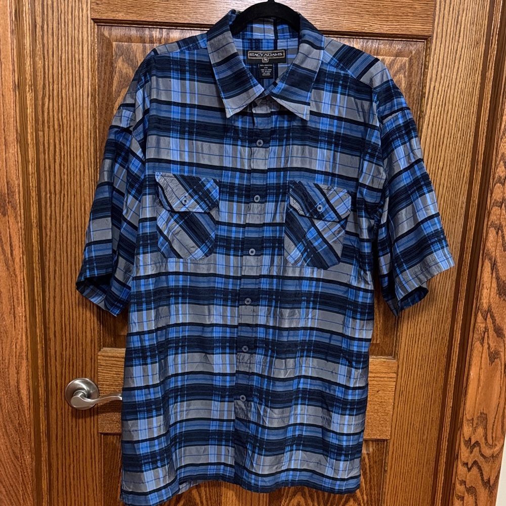 Men's Blue Plaid Short-Sleeve Button-Down Shirt